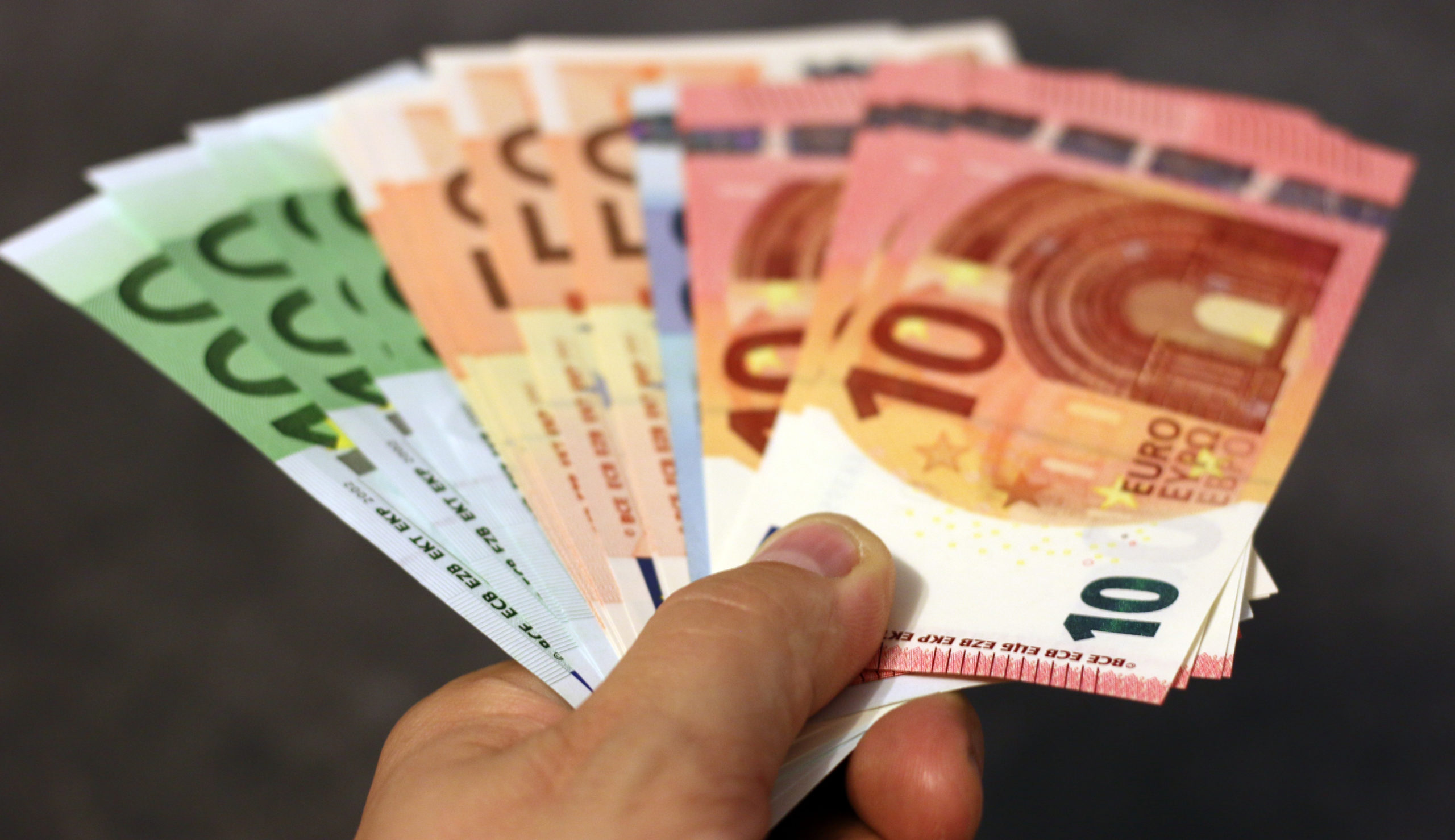 Itália restringe uso de dinheiro vivo para combater evasão fiscal