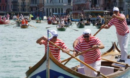Veneza realiza regata do renascimento