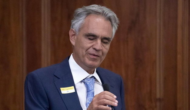 Andrea Bocelli cria polêmica ao criticar ações do governo contra o coronavírus