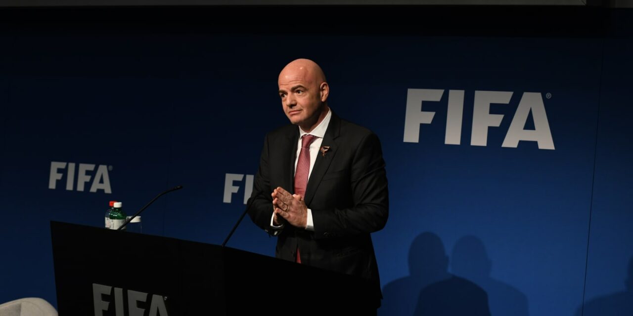 Fifa vai injetar quase oito bilhões de reais para reerguer o futebol mundial