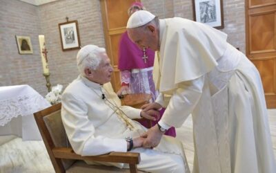 Imprensa alemã diz que Papa Emérito Bento XVI estaria com grave infecção no rosto