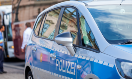 Polícia alemã suspende protestos contra medidas anti-covid em Berlim