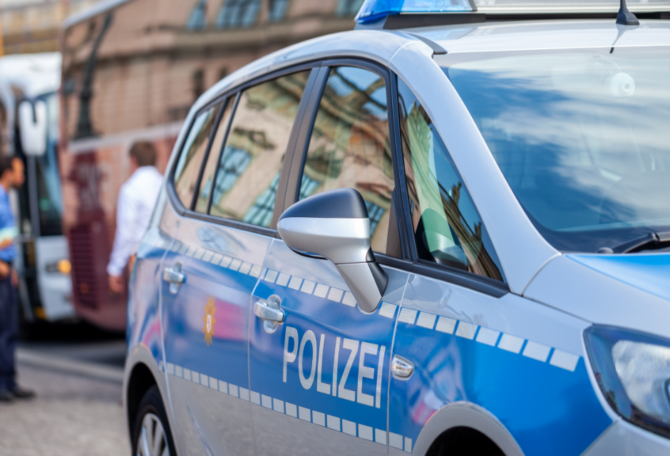 Polícia alemã suspende protestos contra medidas anti-covid em Berlim