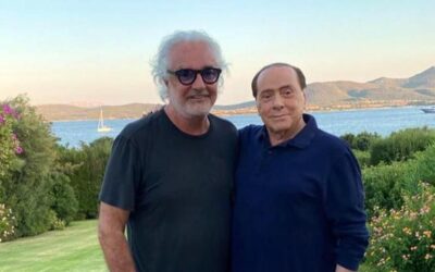 Silvio Berlusconi, ex-premier da Itália, está com covid-19
