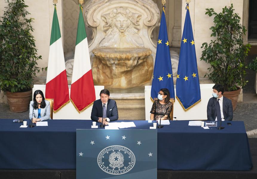 Governo avalia como positivo primeiro dia de volta às aulas da era covid na Itália