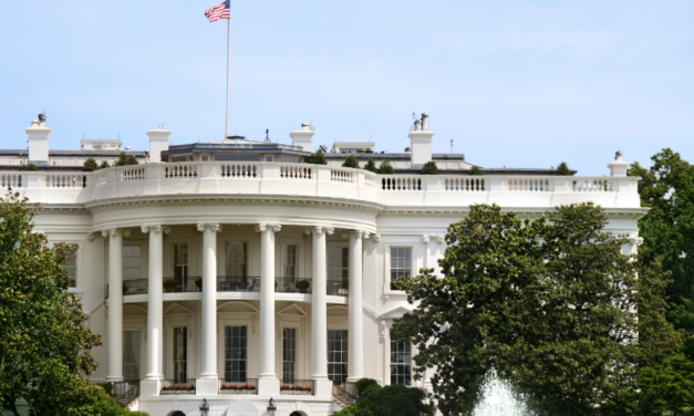 Virólogo da Casa Branca admite erro na avaliação do potencial transmissor dos assintomáticos