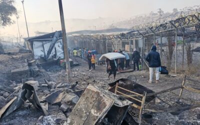 Acampamento com 12 mil imigrantes é incendiado na Grécia