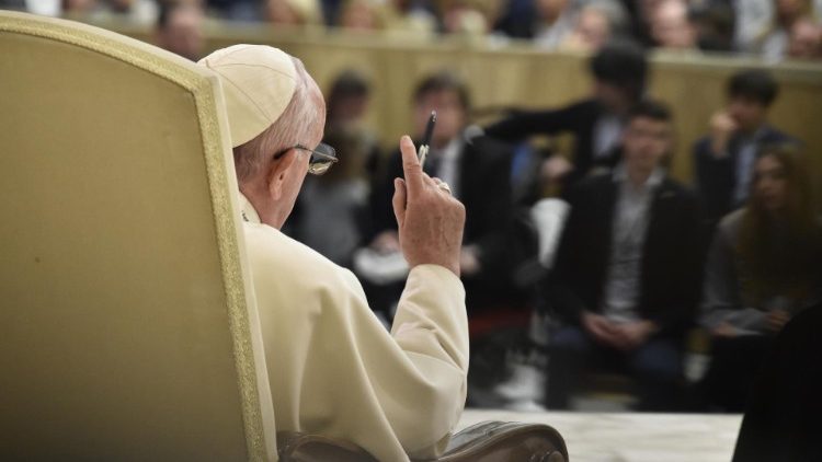 Volta às aulas na pandemia: “com responsabilidade, sejam artífices do futuro“, diz o Papa