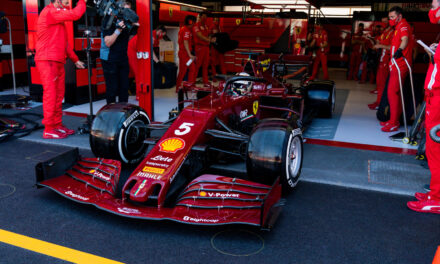 Ferrari muda cor do carro para comemorar milésimo GP