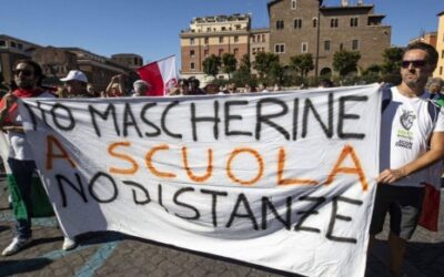 Grupo negacionista protesta em Roma