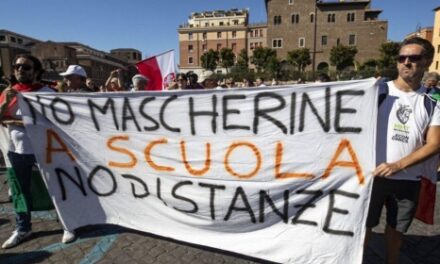 Grupo negacionista protesta em Roma