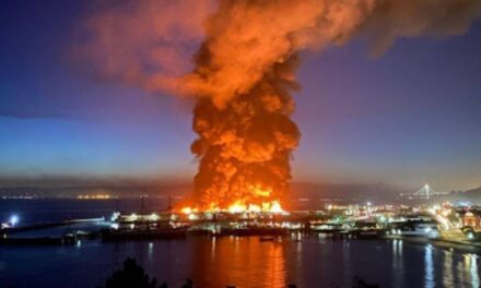 Controlado incêndio no porto italiano de Ancona