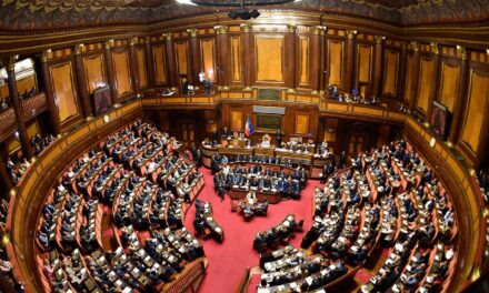 Itália realiza referendo para definir corte de 345 parlamentares