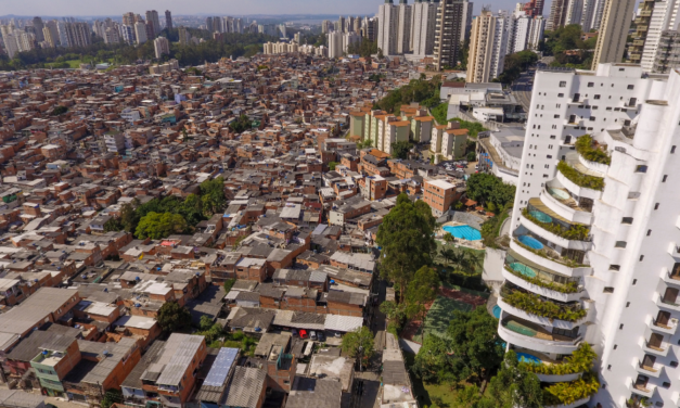 Papa:  “não ao lucro que torna o ser humano escravo”