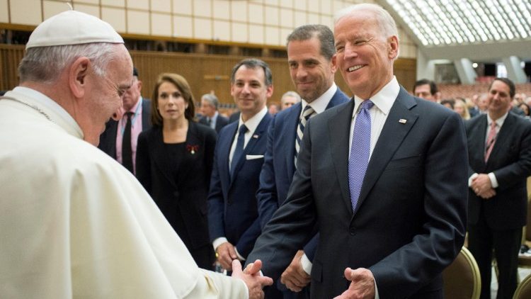 Biden e Papa Francisco falam em trabalho conjunto pela paz, igualdade e meio ambiente
