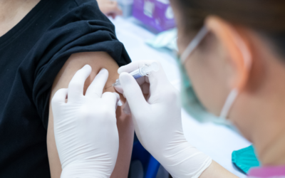 Após reações adversas, Reino Unido pede aos alérgicos para não se vacinarem