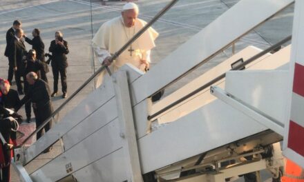 Papa confirma viagem ao Iraque mesmo após ataque à base americana