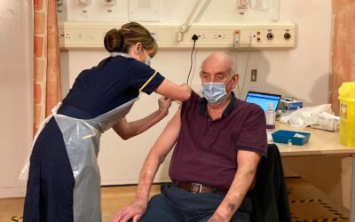 Reino Unido começa a utilizar a vacina Oxford/AstraZeneca