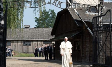 Papa: recordar o holocausto para que não aconteça outra vez
