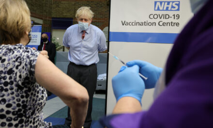 Pesquisa aponta resultado “espetacular” da vacinação no Reino Unido
