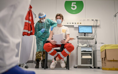 Itália registra forte queda de infecções por covid em profissionais sanitários após vacinação