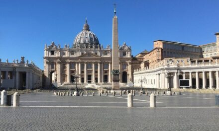 Devido à crise, Papa reduz salários de cardeais e altos funcionários do Vaticano