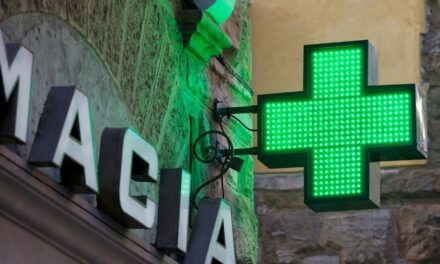 Farmácias e empresas começam vacinação anti-covid na Itália