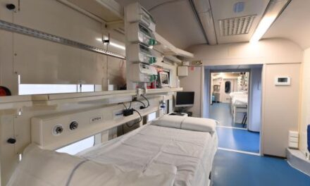 Itália lança trem sanitário para auxiliar tratamento hospitalar