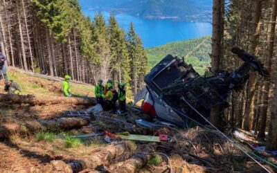 Bondinho turístico despenca e provoca 14 mortes na Itália