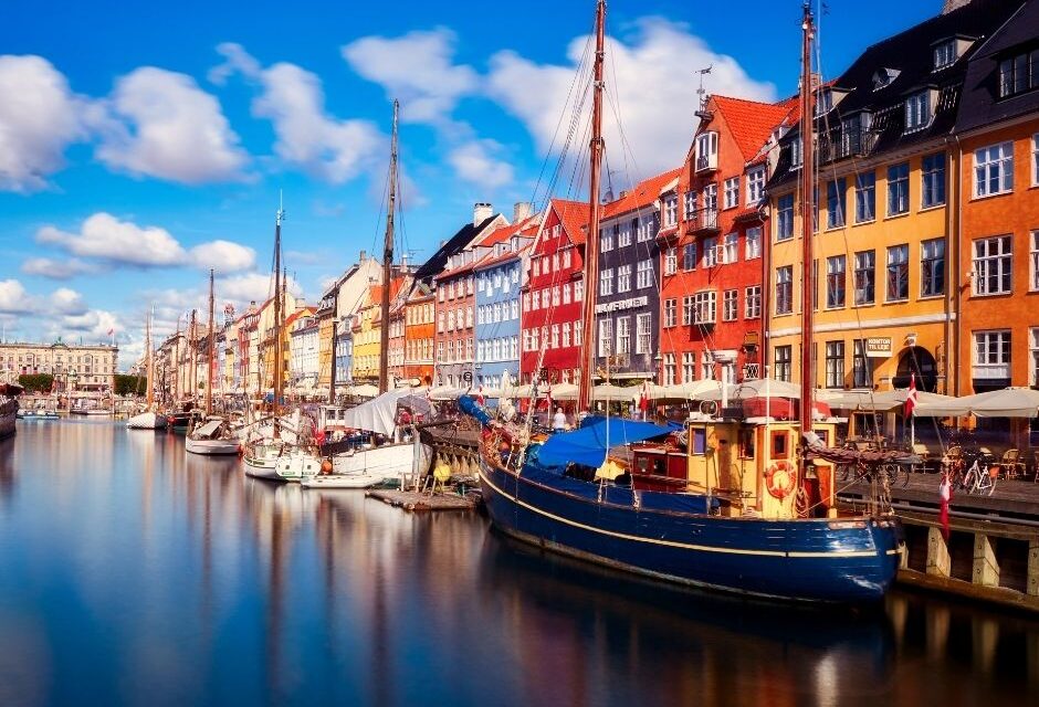 Dinamarca suspende todas as restrições impostas pelo coronavírus