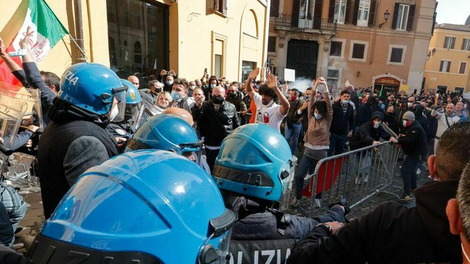 Protestos violentos contra exigência do certificado vacinal na Itália