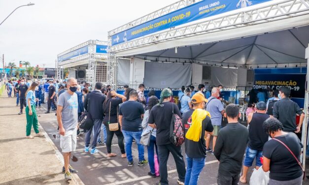 Terceira dose da vacina protege covid sintomática em mais de 90%